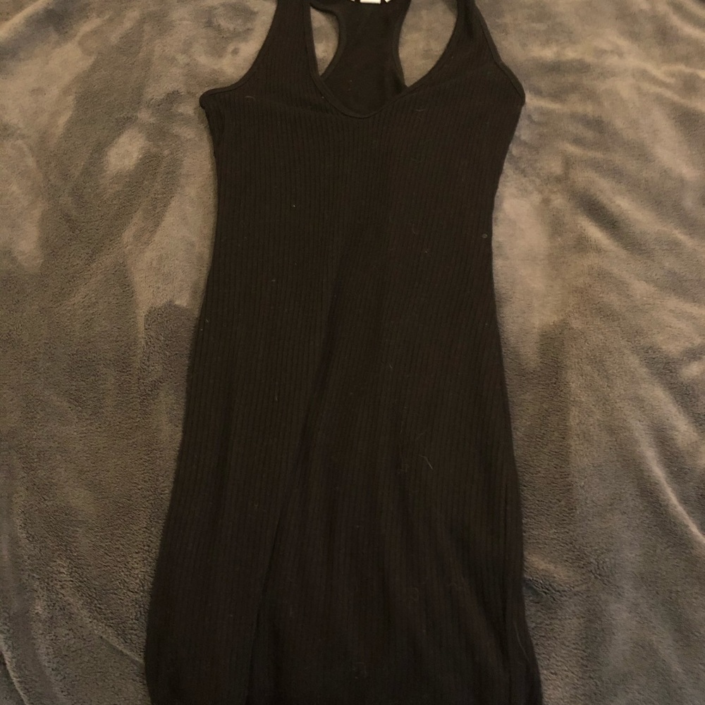 a black skinny dress